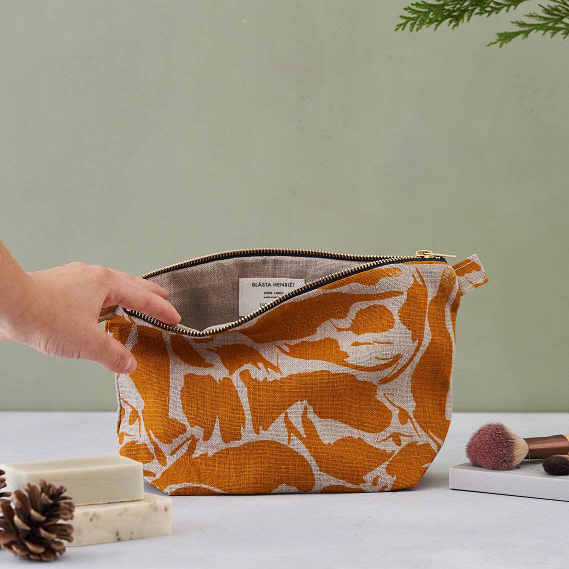 Toiletry Bag - 100% Linen -  Printed Yellow Creatures - Blasta Henriet